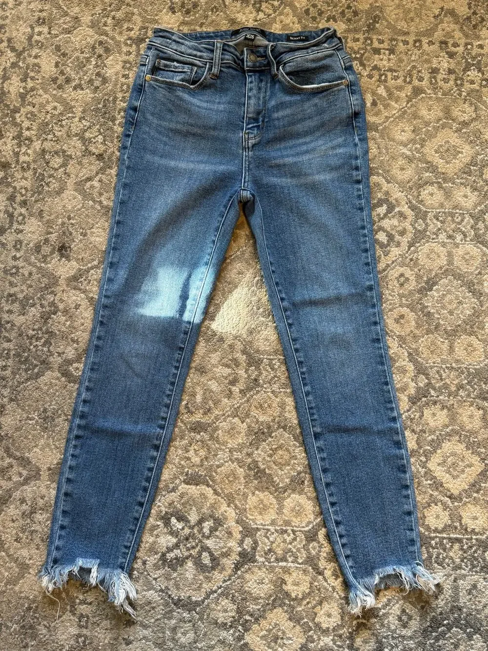 Judy Blue Skinny Fit Jeans Women’s Size 3/26 Mid Rise Raw Hem Stretch Denim